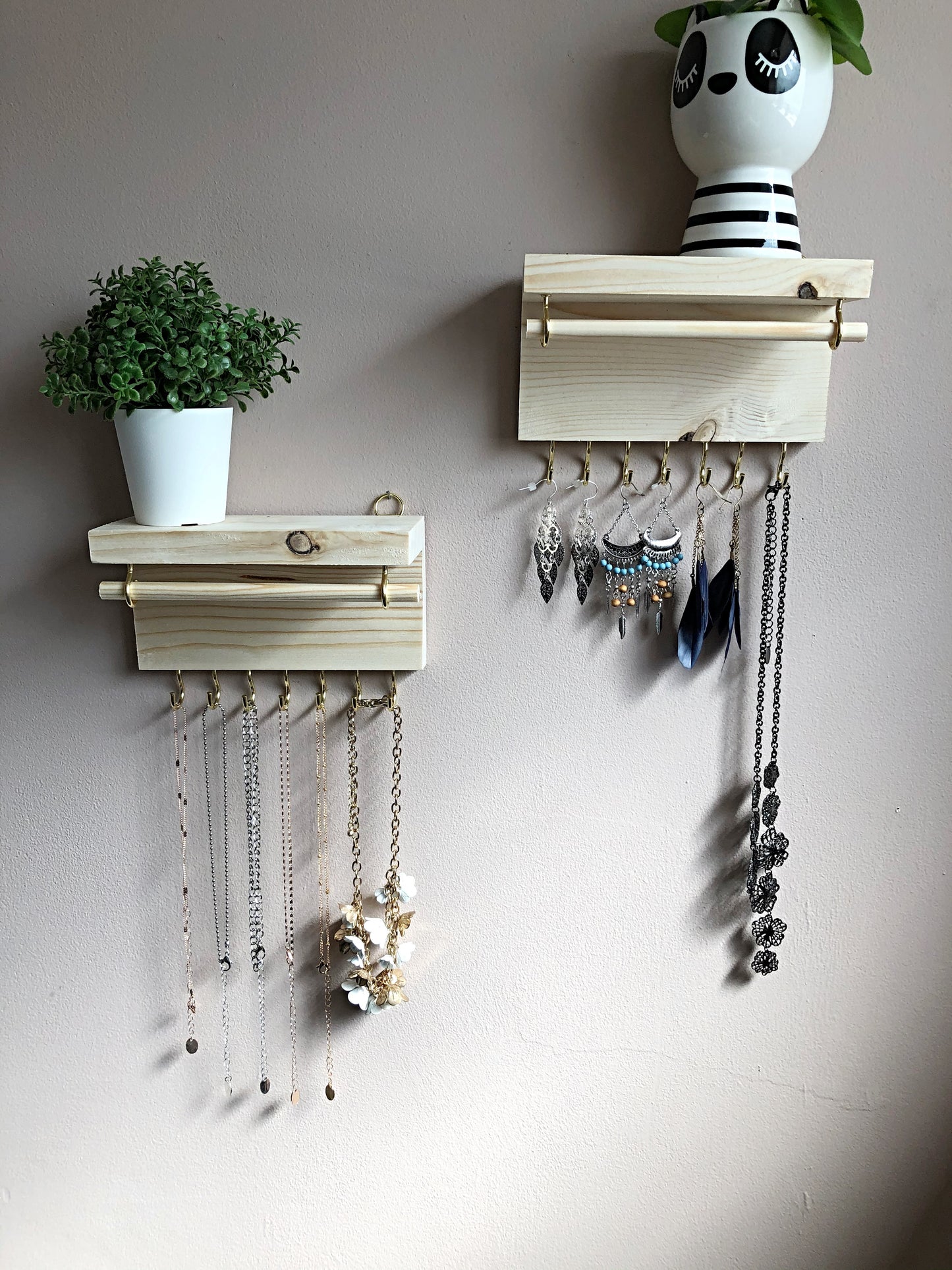 Handmade wooden jewellery organizers and earring displays in various finishes including Rustic Oak and Ebony. Each organizer features 7 brass hooks for ample storage. Perfect for showcasing necklaces, bracelets, and earrings. Customize with brass or upgrade to silver/chrome hooks and D rings
